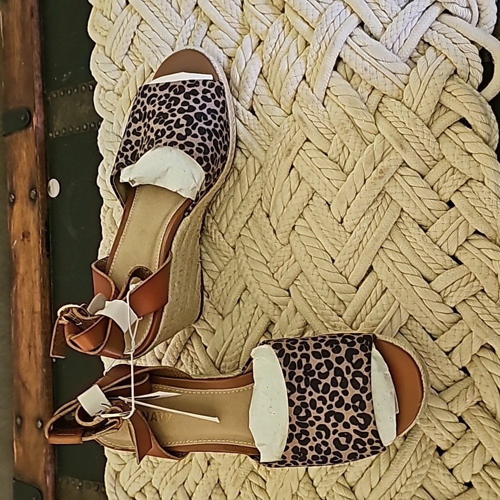 Old Navy espdrille wedge shoes Size 6 Leopard print